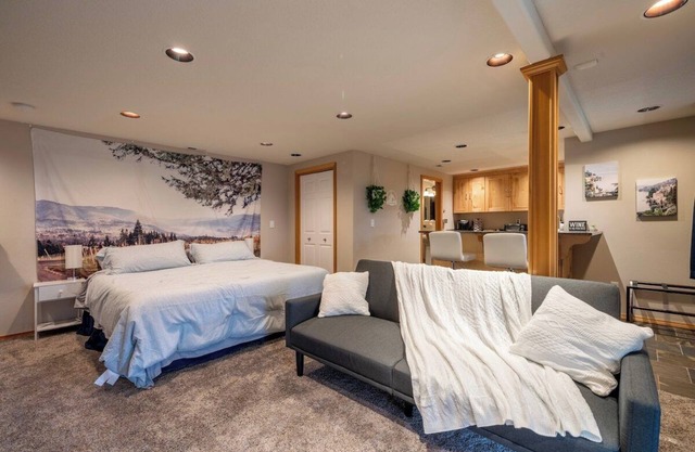 A Taste Of Dundee: Hot Tub, Fire Pit - Wine Escape
