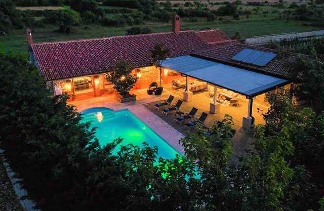 A unique Villa pequena perla with a pool
