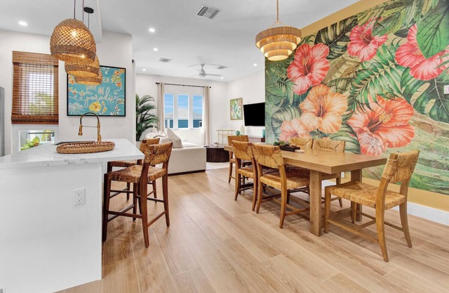 A vibrant, colorful, tropical retreat condo, 2 min drive to the beach, pool