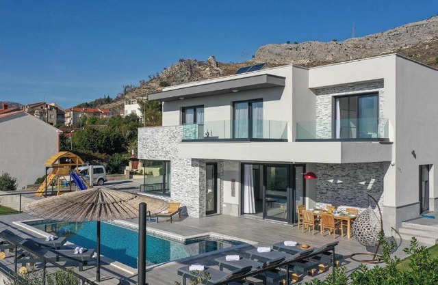 A wonderfull poolside villa in Solin