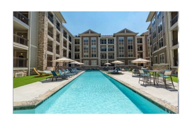 A Zen Oasis apt w/ pool view in Heights near Downtown, NRG, Galleria, & Med Cntr