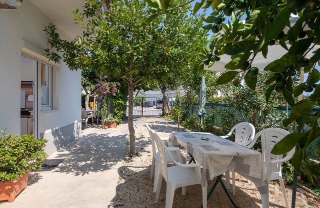 A1 - apt near beach with patio, parking and grill