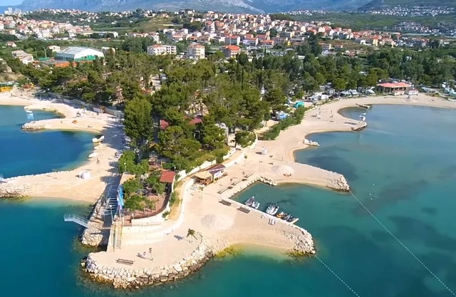 A2 apt Near Beach w Patio, Parking and Grill