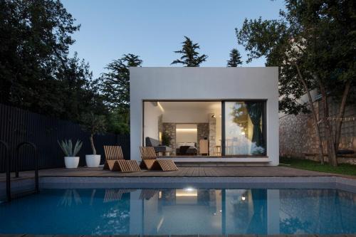 AB61 Tiny Design House for Two