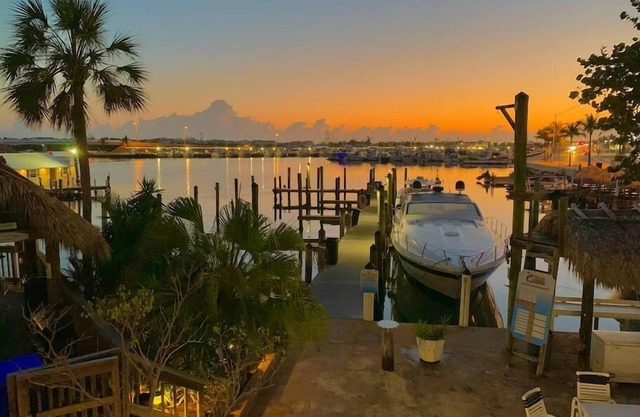 "Abaco" Key West 2/2 End Unit Waterfront+Dockage