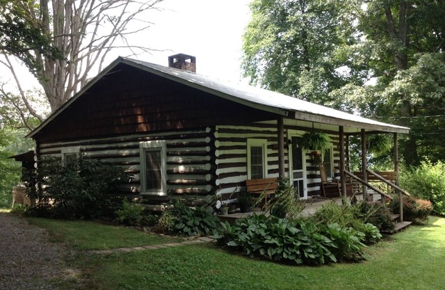 ABNER'S CABIN - DOG FRIENDLY (no extra pet charges) Close to Downtown Asheville