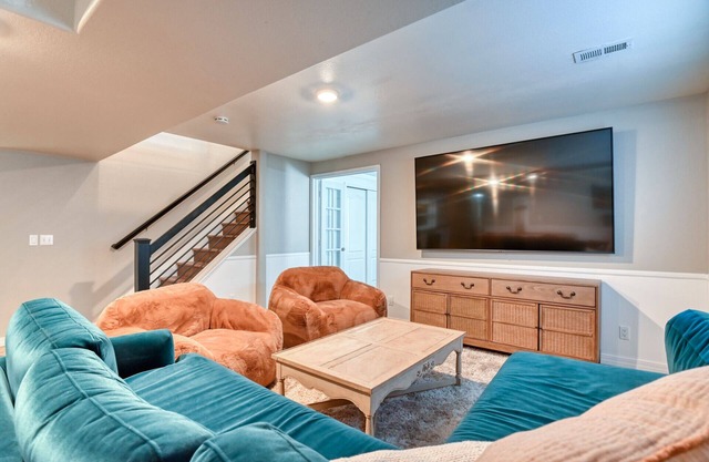 Abode, family friendly, close to Air Force Academy