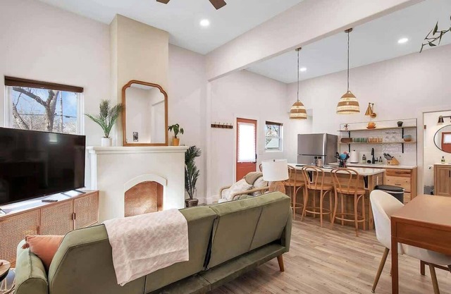 Abode I - Gorgeous Southwest-style Duplex
