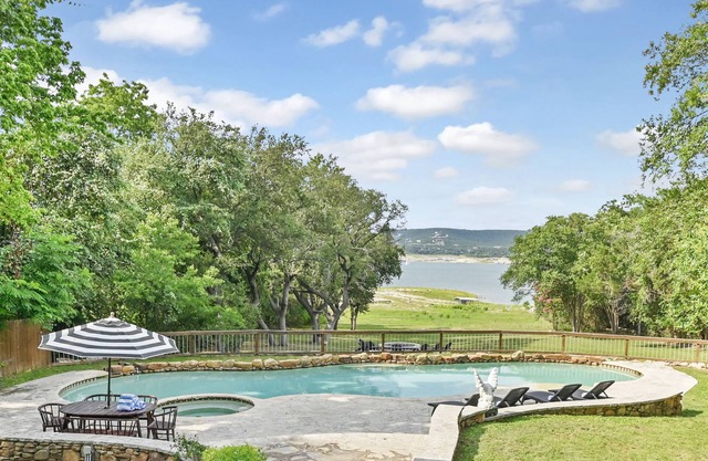 Above Escape LT I Lake Travis I Pool&Spa I Services I Pets