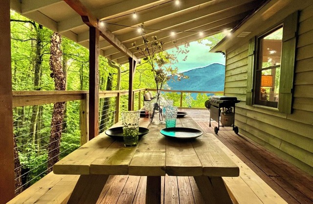 Above the Clouds Cabin 2 Acres Chef’s Kitchen Fire Pit Mountain Views