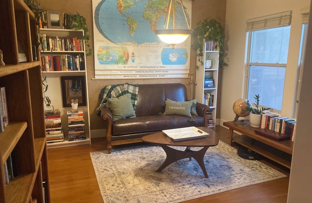 ABQ Retreat-Pool, Hot Tub, Mountain Views, Three King Beds! Sleeps 12!