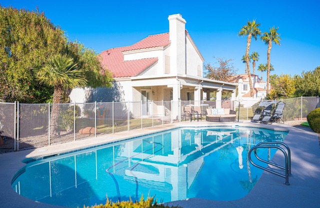 Absolute Perfection! Stunning Pool! Luxurious Spa! Putting Green! Pool Table!