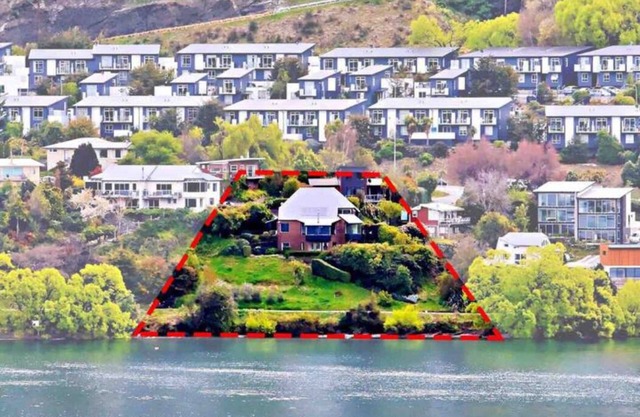 Absolutely Lakeside House - 5mins to Town - Step outside to the lake and trail.