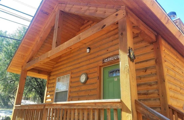 AC-#3 Western Cabin: Walk to Shops and Dining in Ruidoso