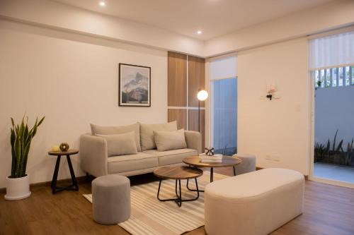 Acacias Coastal Apartment by Wynwood House
