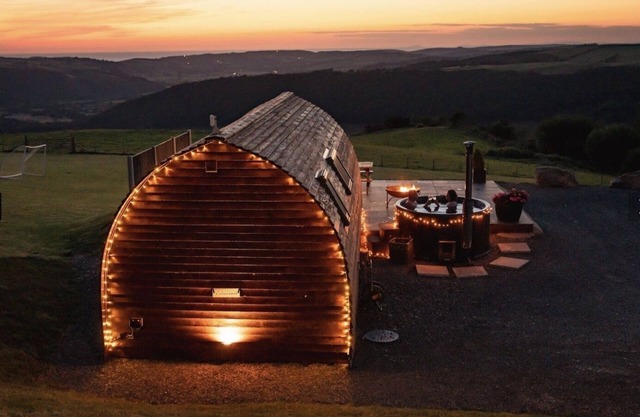 Accessible and Cosy Ensuite Cabin with Hot Tub