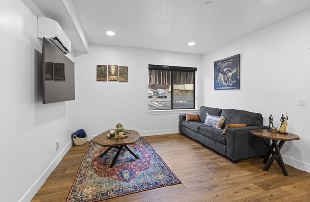 Accessible, Comfort, Convenient Location 106
