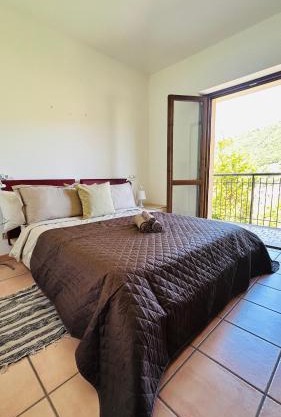 Accogliente Appartamento con Balcone Panoramico Fino a 3 Persone, Vicino al Centro Storico