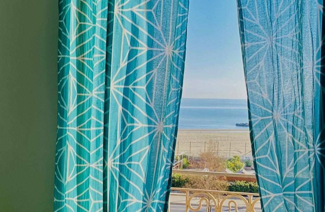 Accommodation in Art Nouveau building facing the sea
