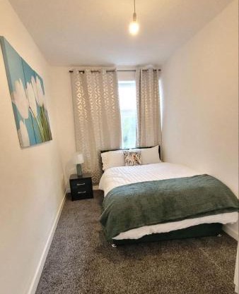 Accrington - House - Sleeps 10 - Garden