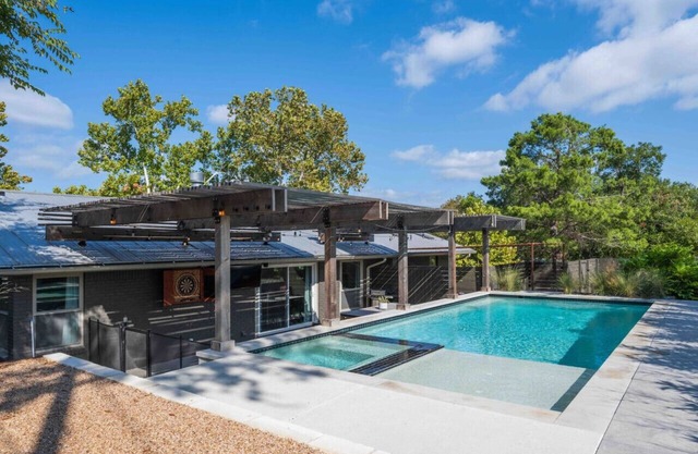 ACL Getaway! 3 mi to Zilker, Pool, Hot tub