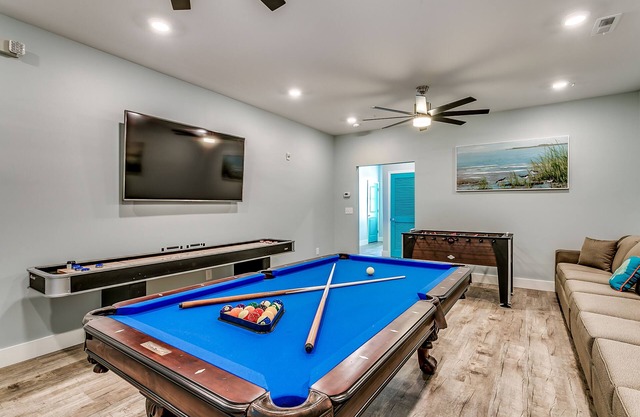Across From The Beach Private Pool/Large Kitchen/Theater Room/Game Room