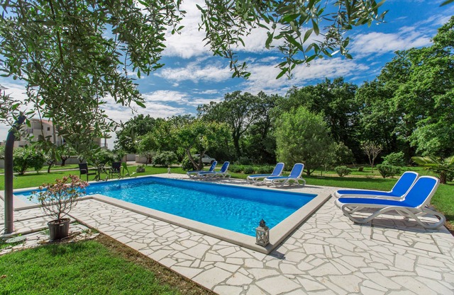 Adelia for 2 persons, pool, beautiful garden, only 10km from Porec and beaches.