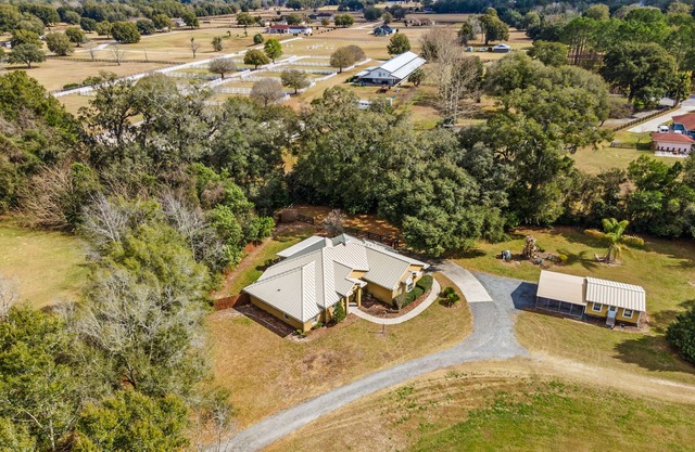 Adjacent to WEC! Great 3 bedroom home! Dogs Welcome! - Sherman Oaks 624