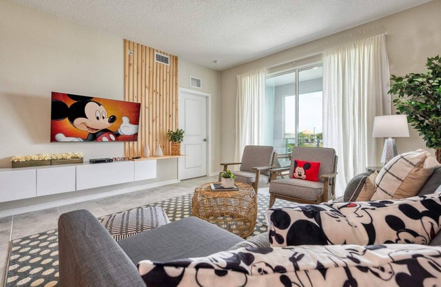 Adorable 2 BR close to Disney Storey Lake