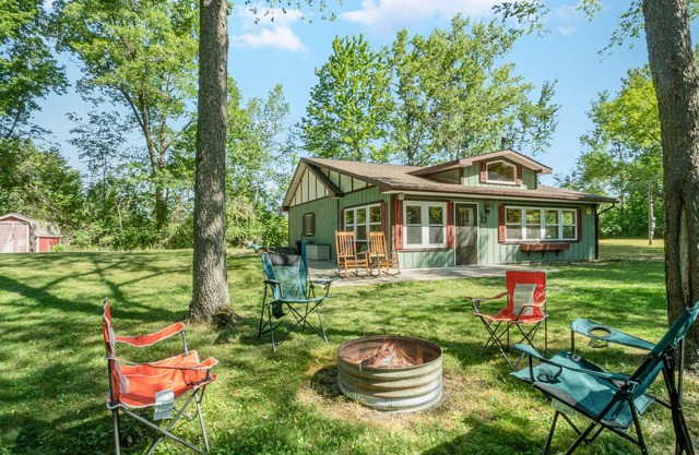 Adorable cabin nestled along Schnitzelbank Creek with private beach access