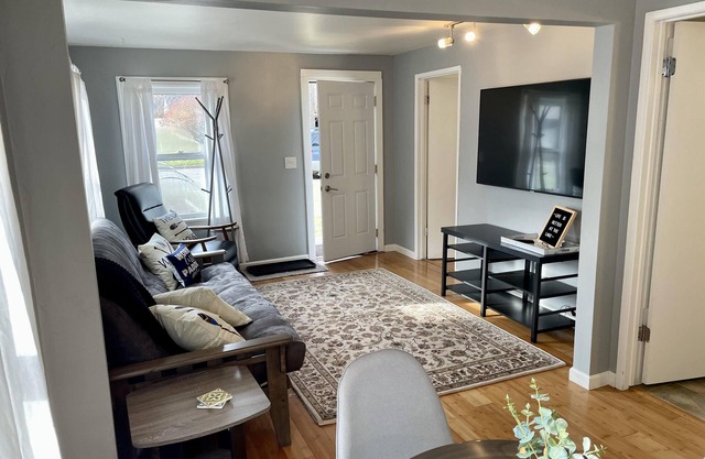 Adorable Cottage in Perfect Downtown CDA Location