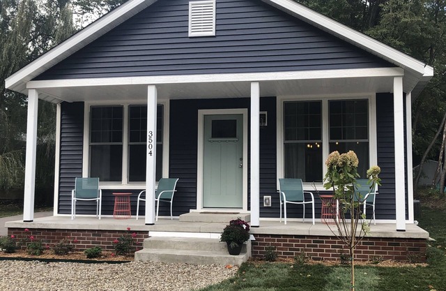 Adorable cottage in the Michiana Shores area! Close to Lake Michigan and Dunes