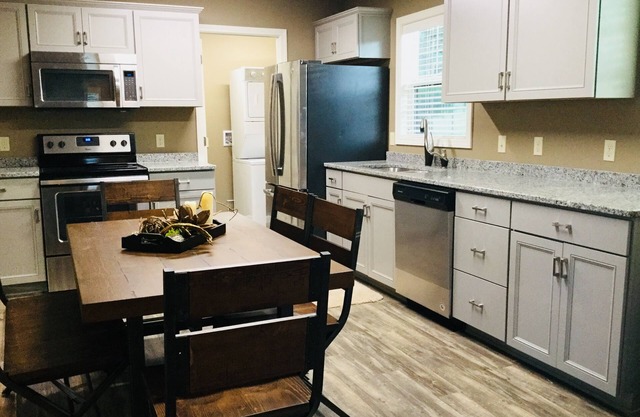 Adorable Cozy House Near Tryon Equestrian Center