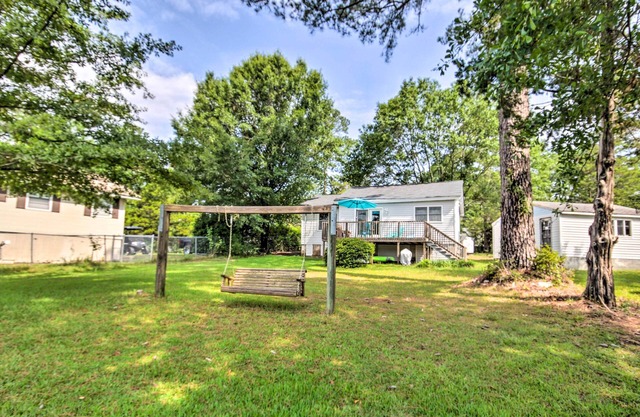 Adorable Lakefront Cottage w/Dock & Grill!