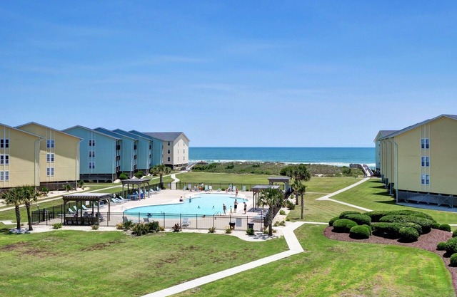 Adorable oceanfront condo with Oceanviews and Pool