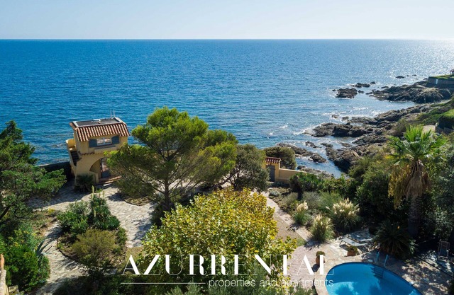 Adorable waterfront property for 12-14 persons with panoramic sea view