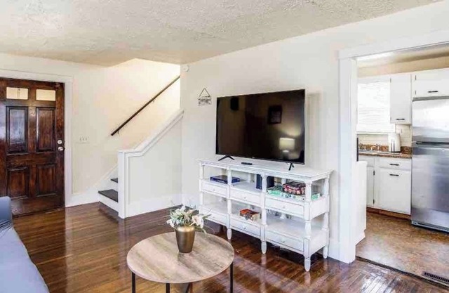 👌Adorable within min of lake in quiet neighborhood