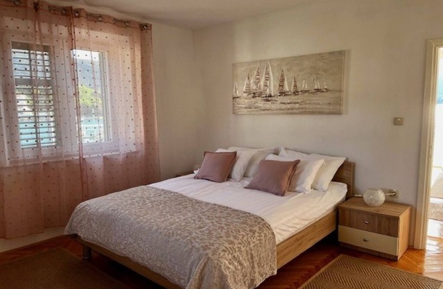 Adriatic Gem: Waterfront home Private Beach & Garden in Serene village near Ston