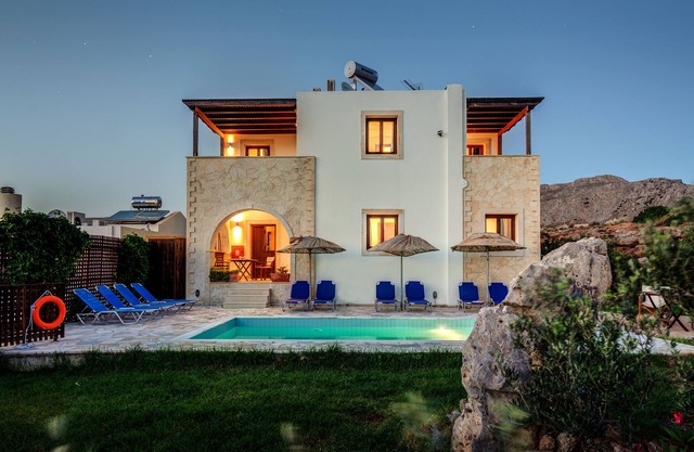 Aeolus villa with private pool, stunning sea views, beach in 5min, Wifi