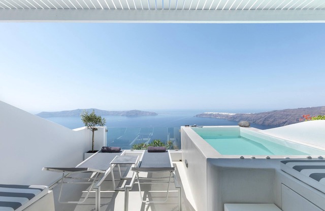 Aether Suite with hot tub and sea view by Caldera Houses
