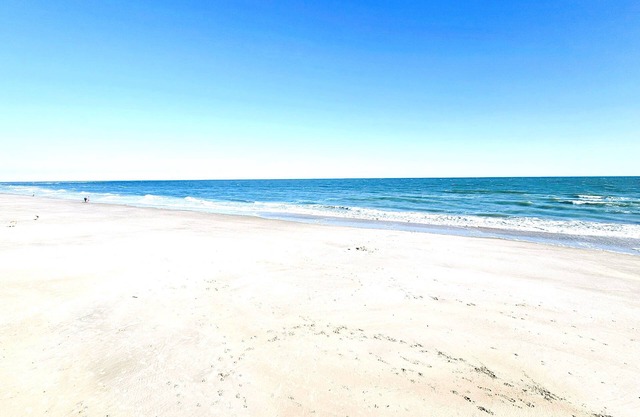 Affordable Topsail Island Getaway, Sleeps 8 & Only 7 minute drive to the Ocean!