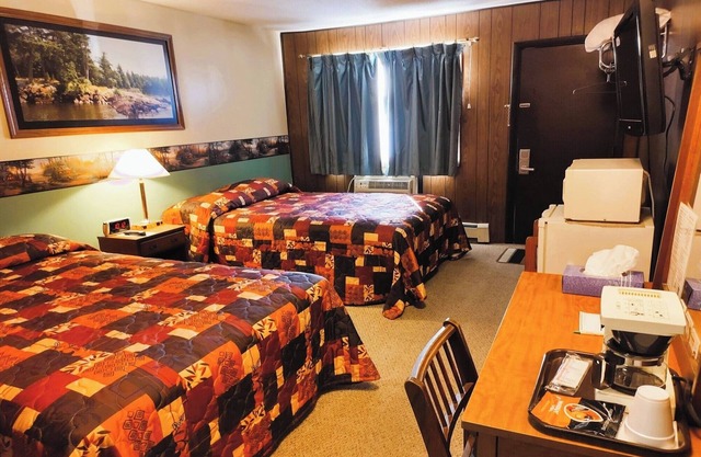 Affordable Comfort w/Breakfast & Private Bath Near Scenic International Falls