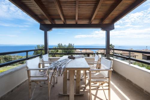 Afytos Villa Pearl by Luxlikehome