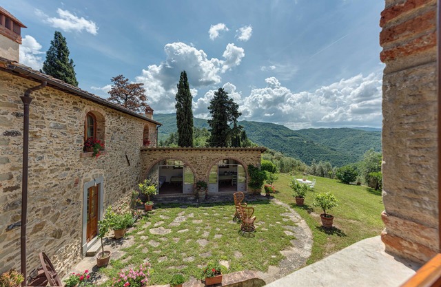 Agriturismo 'La Casa Di Colle' with Mountain View and Shared Garden