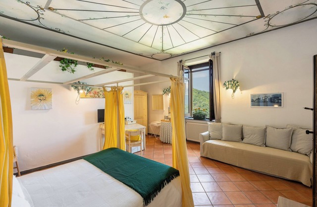 Agriturismo 'Suite With View of Vesuvius' with Mountain View, Wi-Fi and Air Conditioning