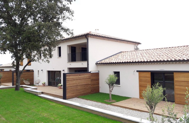 Aiguèze, air-conditioned Gite N°3 with swimming pool