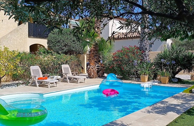Air-conditioned villa with swimming pool in St Cyr sur Mer (Var)