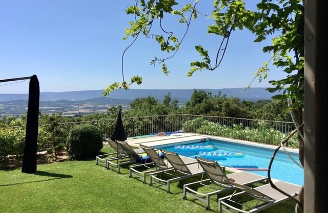 Air-conditioned country house with pool and marvellous panoramic views