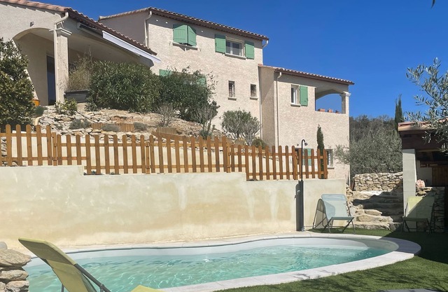 Air-conditioned villa with pool and panoramic view