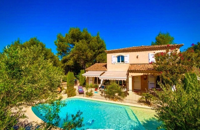 Air-conditioned villa with private pool 5km from Avignon center
